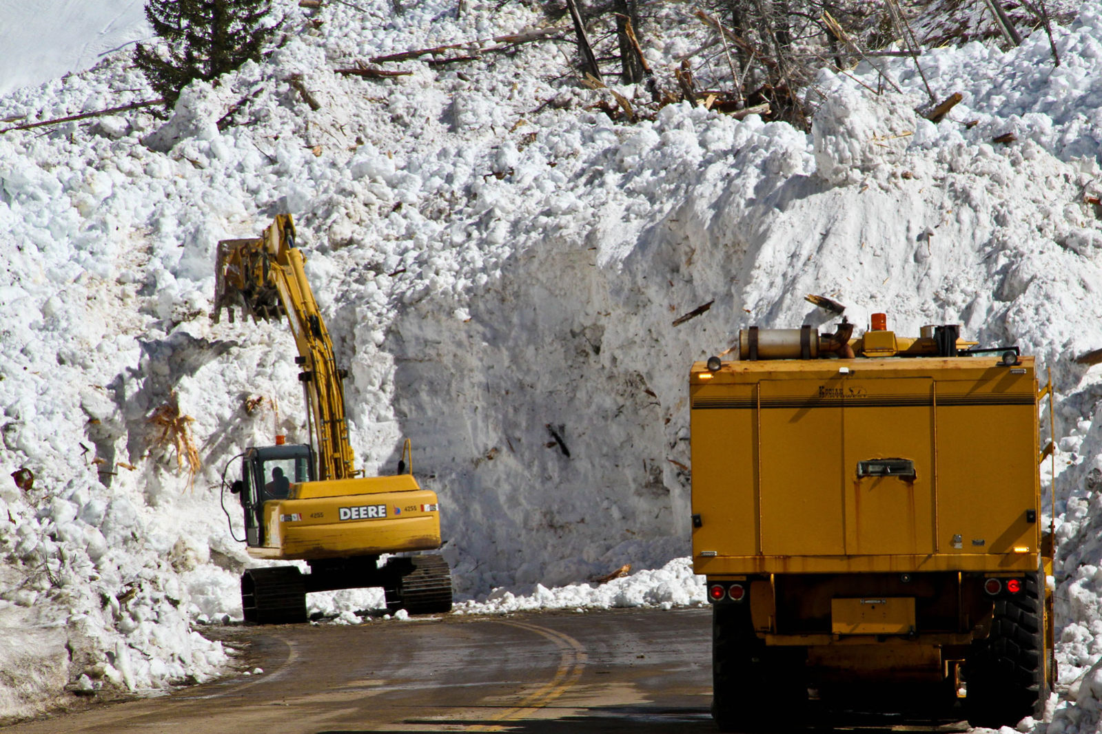 avalanche-cleanup Avalanche cleanup crew clearing a highway road with heavy machinery.